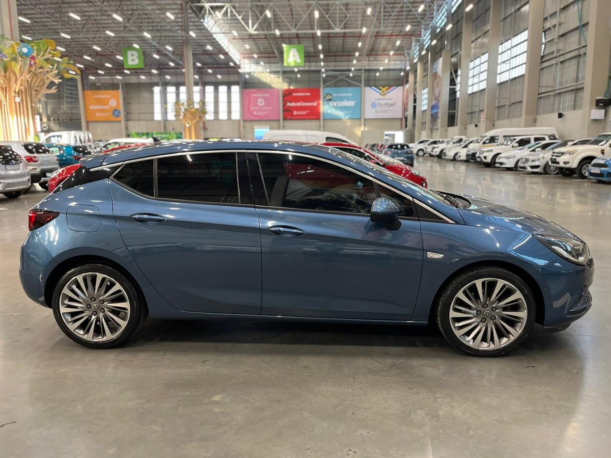 2017 Opel Astra 1.6 T Sport 5 Door Q2FyTGlzdGluZzoyNzEzMjA R209000